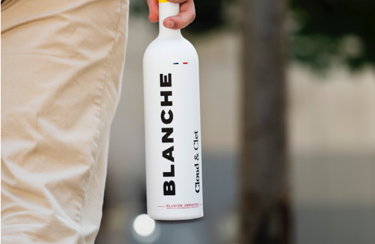 Blanche bouteille d'armagnac